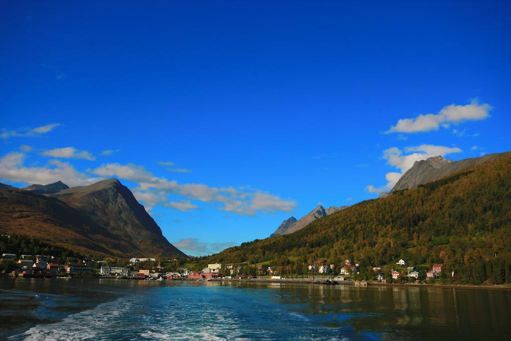 Lyngseidet Gjestegard As Exterior foto